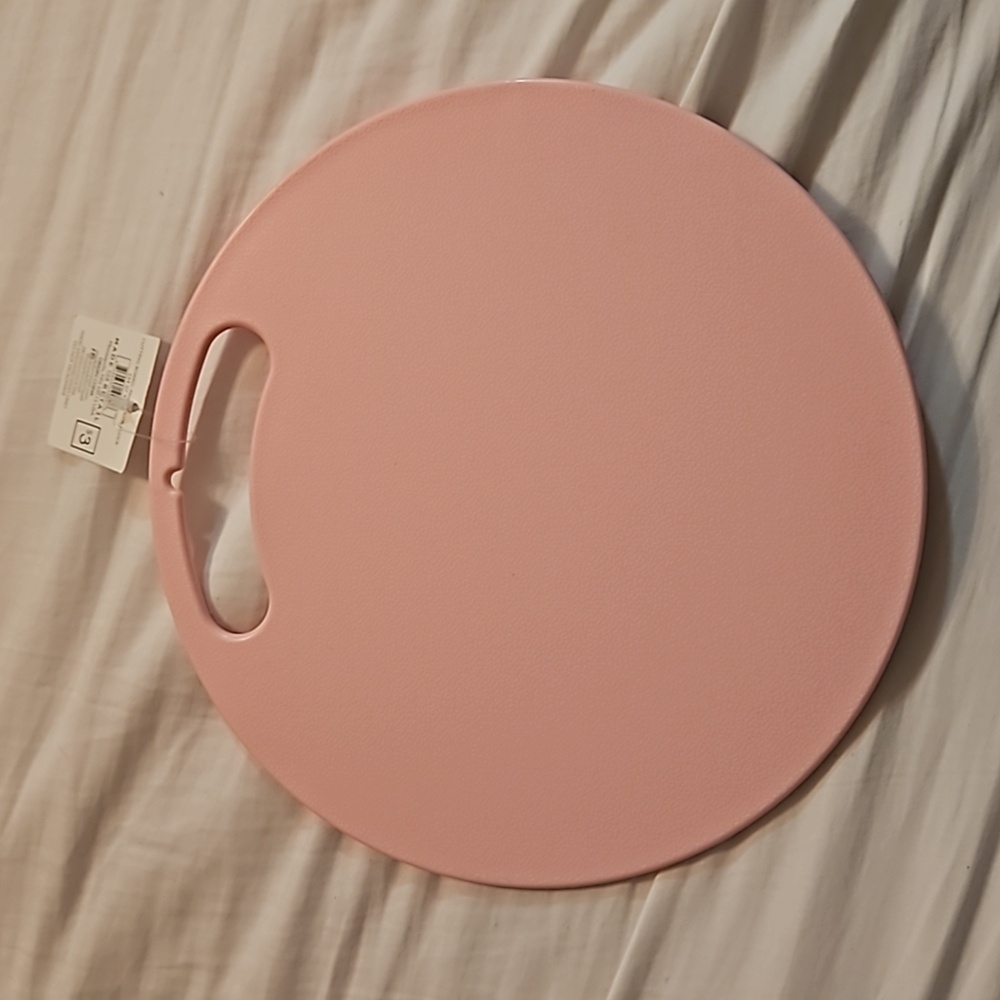 Round two tone pink cutting board - Picture 2 of 3